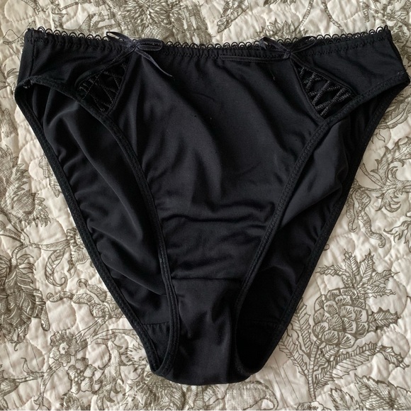 High cut briefs - Picture 1 of 2